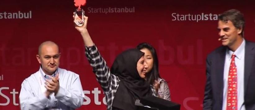 نور الخضري تمثل فوز فلسطين بالمرتبة الثانية في ستارت أب اسطنبول