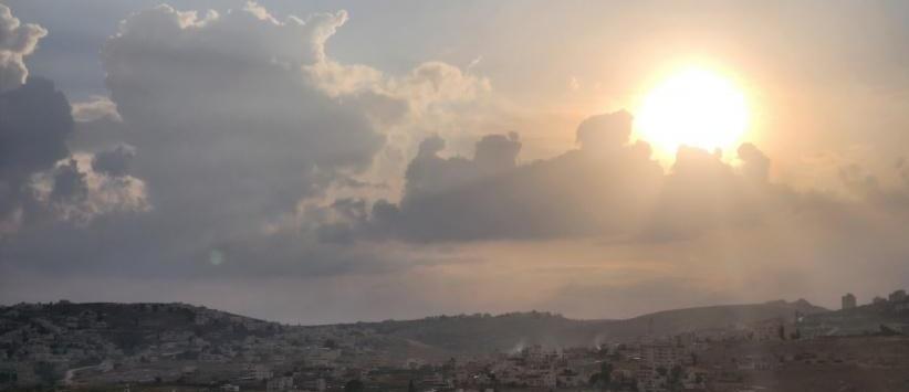 حالة الطقس: أجواء مغبرة وارتفاع ملموس آخر على درجات الحرارة