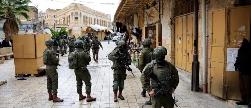 قوات الاحتلال تعتقل طفلين خلال اقتحامات في مدينة الخليل