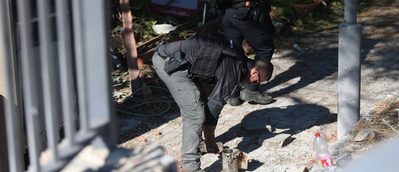 سقوط شظايا وسط إسرائيل بعد اعتراض دفعة صواريخ من إيران