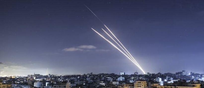 220 صاروخا من لبنان تضرب قلب إسرائيل… ونتنياهو يبحث توسيع المنطقة العازلة