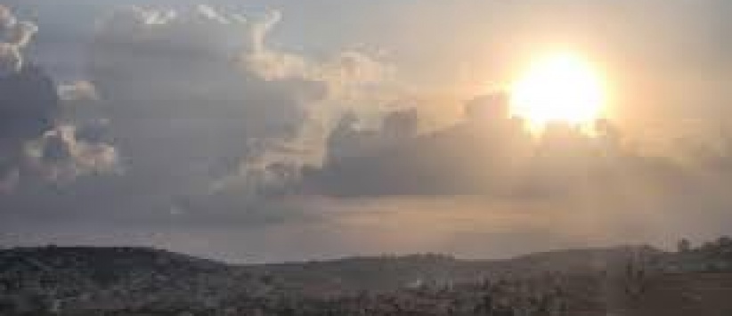 حالة الطقس: أجواء مغبرة ولا يطرأ تغير على درجات الحرارة