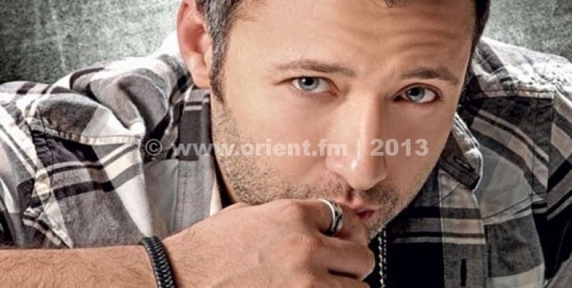 الفنان أحمد فهمي ينجو من حادث مروري مروع