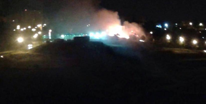 اشتعال النيران في أحراش معسكر للجيش ومحطة وقود في العيسوية