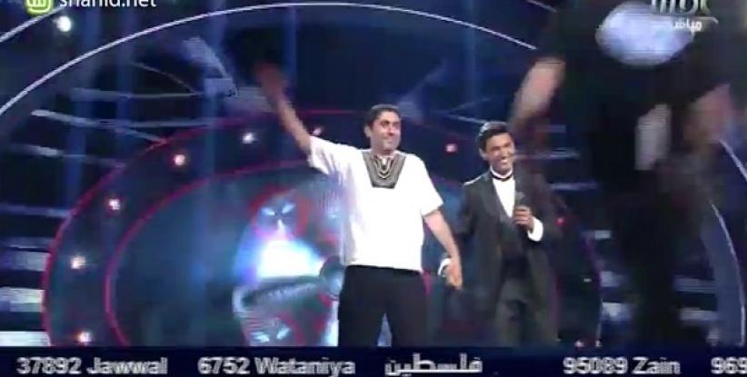 الشاب الذي شارك عساف الدبكة على مسرح عرب آيدول من نابلس