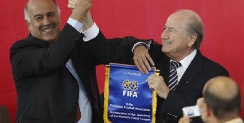 الرجوب: بلاتر مفوض بمعالجة معاناة الرياضة الفلسطينية جراء الاحتلال