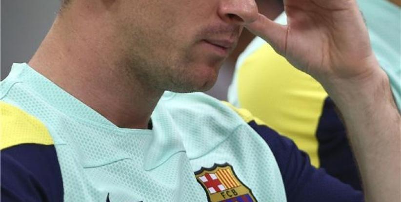 بالصور : رئيس برشلونة يعلن رحيل فيلانوفا عن تدريب الفريق بسبب المرض