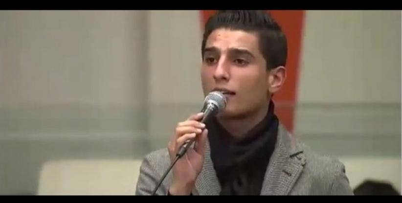 بالفيديو : محمد عساف يعلي الكوفية داخل مقر الامم المتحدة