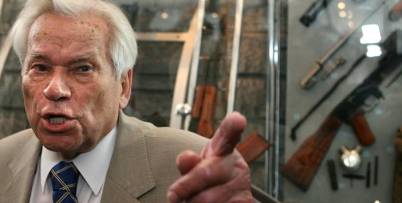 وفاة الروسي ميخائيل كلاشنيكوف مخترع البندقية التي تحمل اسمه