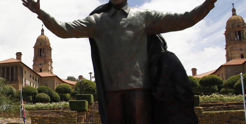 بالصور: أضخم تمثال لمانديلا