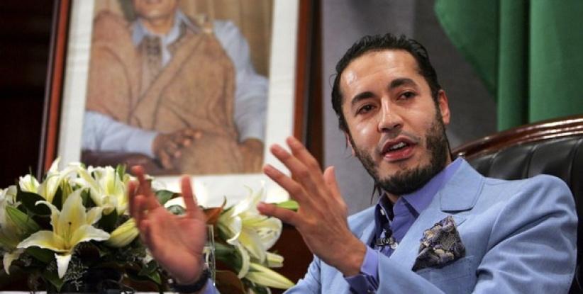 صور الساعدي القذافي يقصون شعره في السجن الليبي