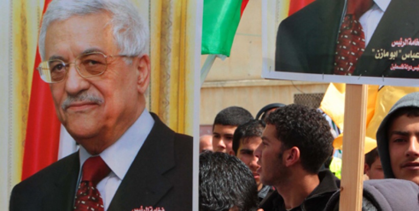 مسيرات تعم محافظات الضفة دعما للرئيس محمود عباس
