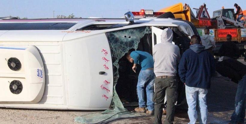 اصابة 26 مواطن في حادث سير وقع صباح اليوم على طريق الخليل بيت لحم ( صور )