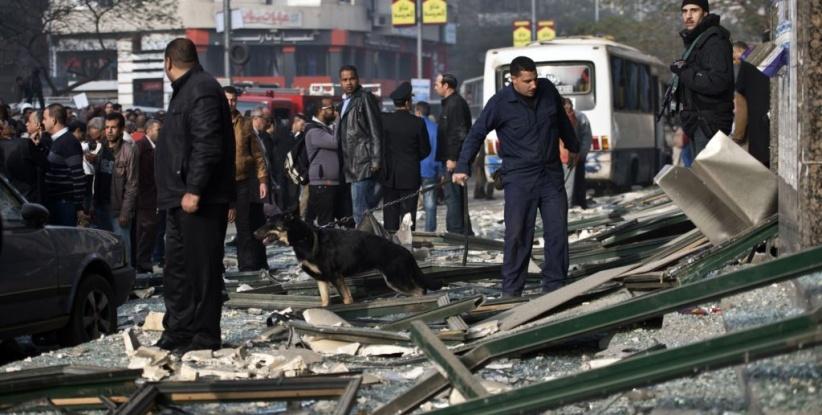 3 انفجارات تهز محيط جامعة القاهرة ومقتل عميد شرطة