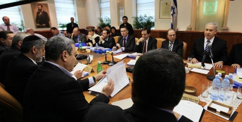 اسرائيل تدرس خصم الاموال التي تدفعها السلطة الفلسطينية للاسرى