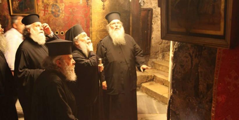 بالصور: غبطة البطريرك ثيوفيلوس الثالث بطريرك يتفقد كنيسة المهد بعد الحادث