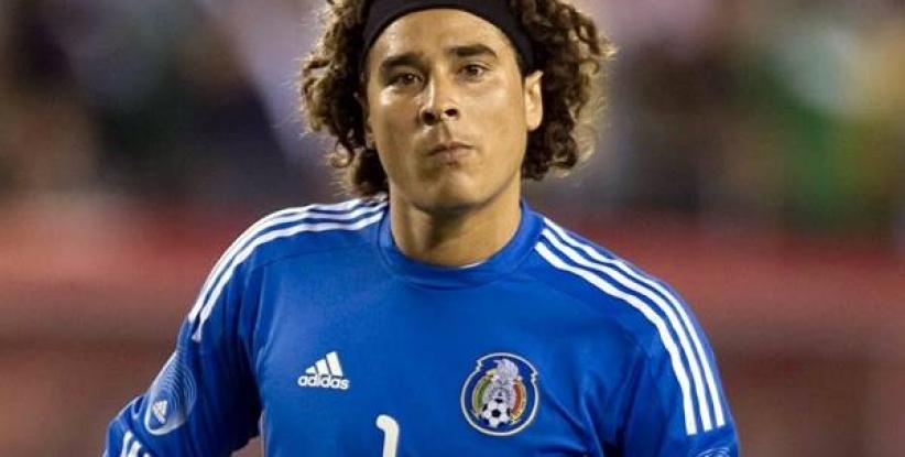 تألق حارس المكسيك يتسبب في حرب إشاعات