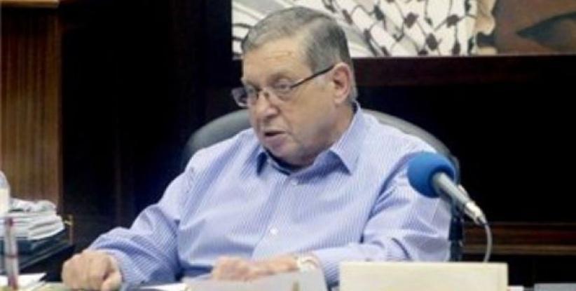 القاء قنبلتين على بلدية نابلس والموظفون يعلقون الدوام