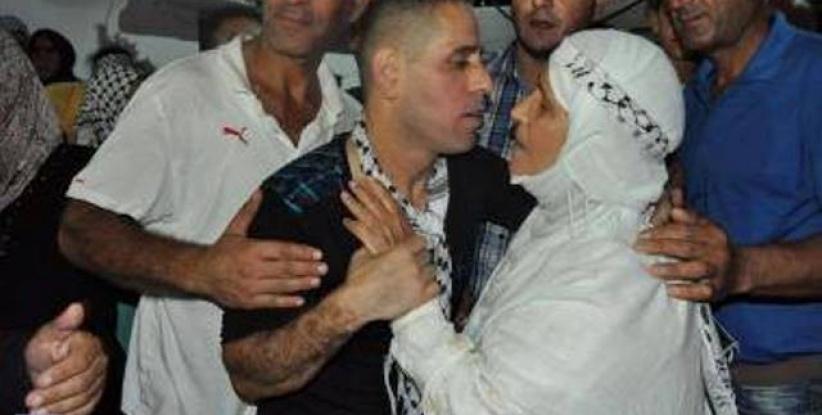 الأسير خطاطبة يتنفس الحرية بعد عشرين عاماً