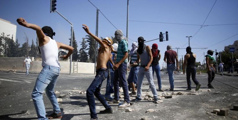 مواجهات واصابات في القدس والاحتلال يعزز قواته
