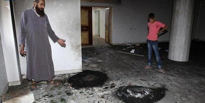 فيديو: مستوطنون يحرقون مسجدا شمال شرق رام الله