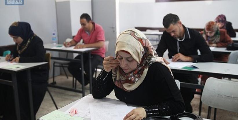 43 ألف خريج بالضفة يتقدمون لامتحان التوظيف