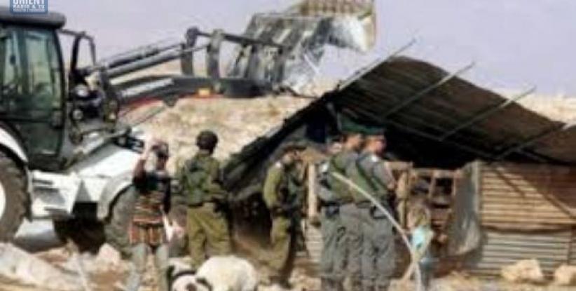 بيت لحم: الاحتلال يخطر بهدم 'بركس' وإيقاف البناء بثلاثة منازل