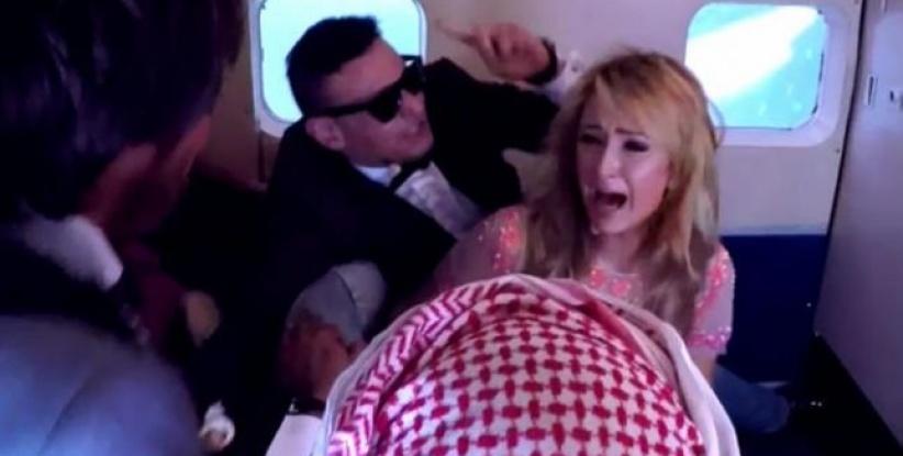 باريس هيلتون لأصدقائها: هل عرفتم لماذا يقتل العرب بعضهم؟