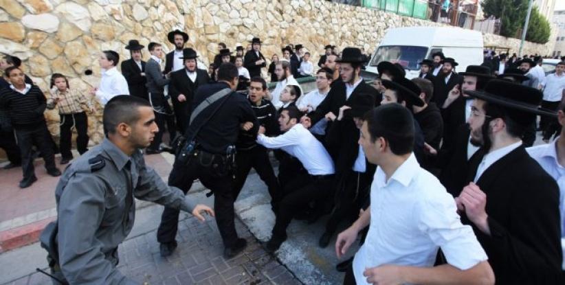 شرطة الاحتلال تعتقل مواطنة تصدت لاقتحام المستوطنين للأقصى