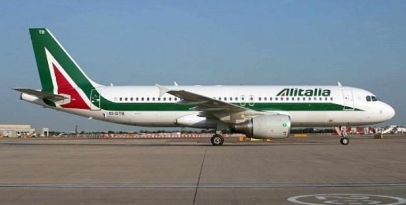 طيار إيطالي يثير الذعر في مطار اللد بعبارة 