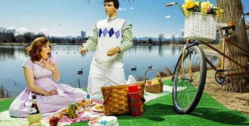 تتزوج من دمية لتتخلص من عنوستها