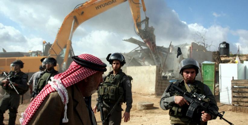 إخطار بهدم منزل في يطا