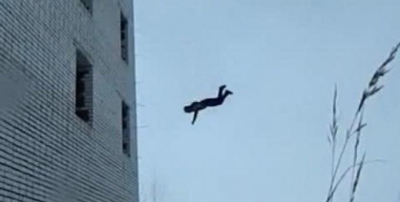 مصرع طفل سقط من الطابق الخامس في الخليل