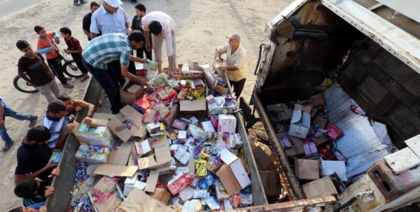 إتلاف 12 طن أغذية فاسدة بخانيونس