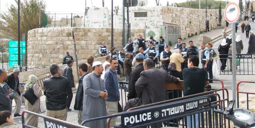 3 آليات لنقل الموطنين “بالحافلات ” من مدن الضفة الغربية الى ” المسجد الاقصى المبارك “