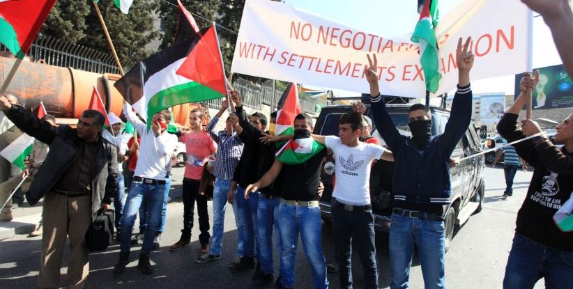 استطلاع: 68% اقتصادهم سيء و54% يعارضون انتفاضة ثالثة