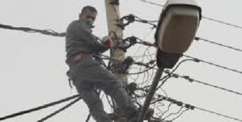 تصرف خاطئ يقطع الكهرباء عن غرب نابلس