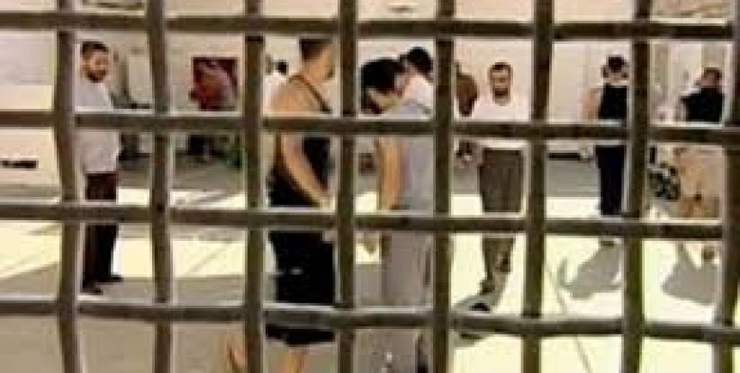 محاكم الاحتلال تمدد اعتقال 53 أسيرًا