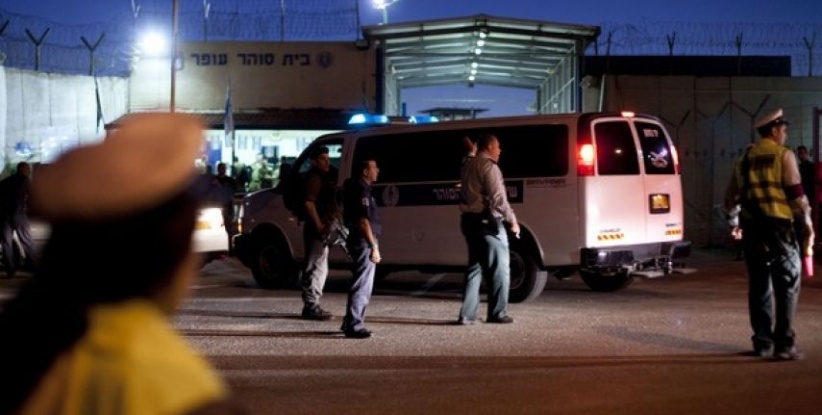 موافقة إسرائيلية على فتح محال بالخليل