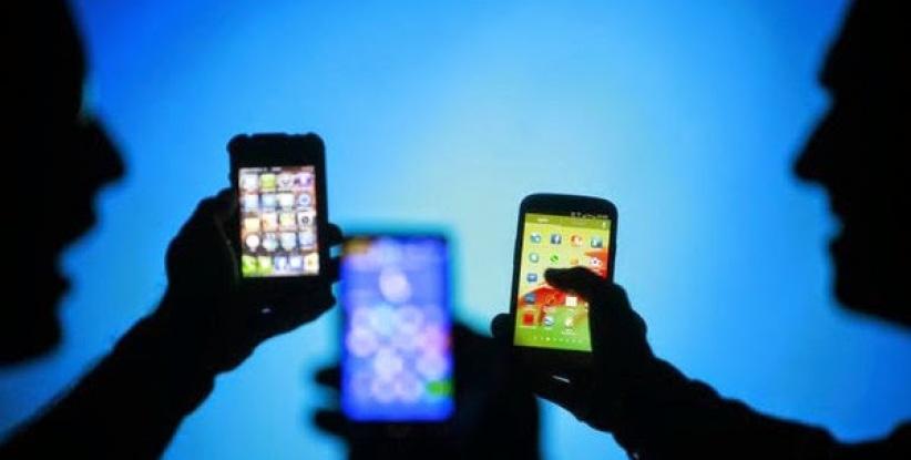 توصية بسحب الهواتف الذكية من جنود الاحتلال