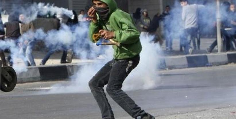 القدس: مواجهات عقب اعتقال شاب بحي كفر عقب