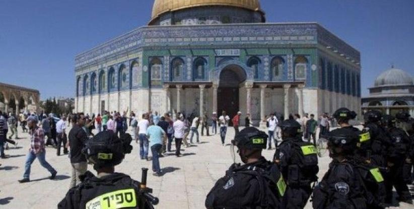 قوة عسكرية نسائية تقتحم الأقصى لقمع المرابطات