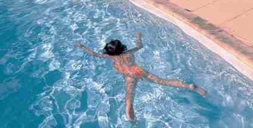 مصرع طفلتين غرقاً في غزة