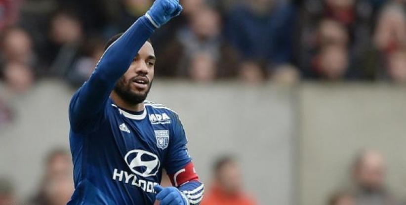 هداف الدوري الفرنسي يريد البقاء في ليون