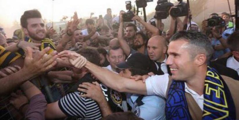 فان بيرسي: فان غال لم يكن عادلا معي