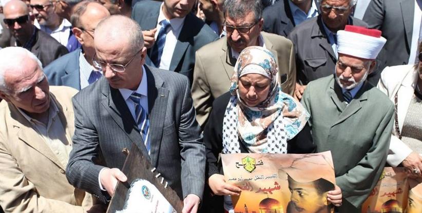 الحمد الله يفتتح ميدان الشهيد محمد أبو خضير في البيرة