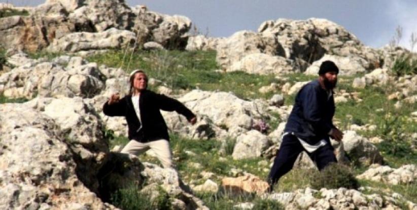 مستوطنون يمنعون موظفي 