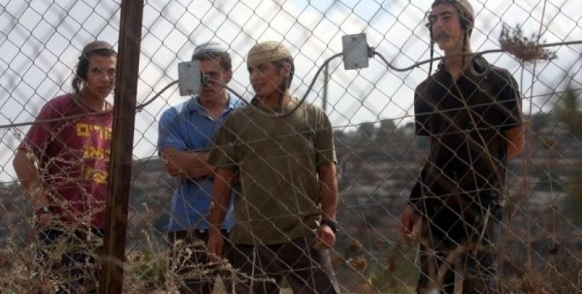 مستوطنون يعتدون على 3 عمال غربي القدس