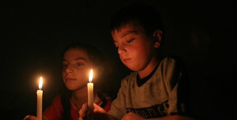 انقطاع خطي كهرباء رئيسيين عن غزة