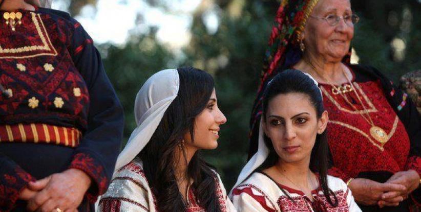 توصيات الديوان الثقافي الساحوري وبلدية بيت ساحور والمشاركون في ندوة 